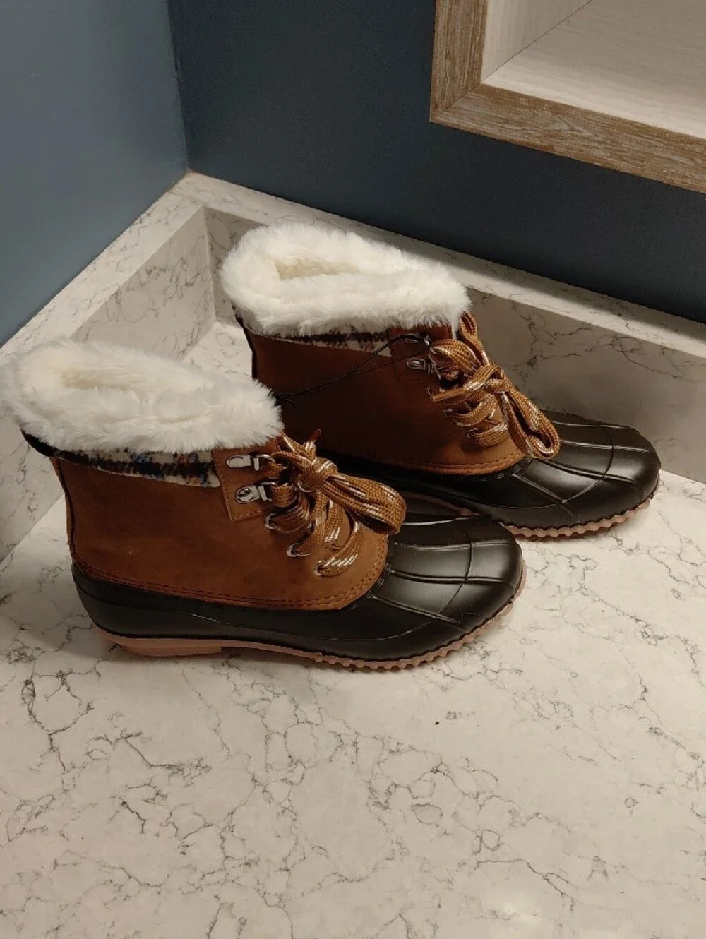 NEW Maurices PACKAWAY Whitney Cognac Plaid Duck Boot Size 9 Womens Fur